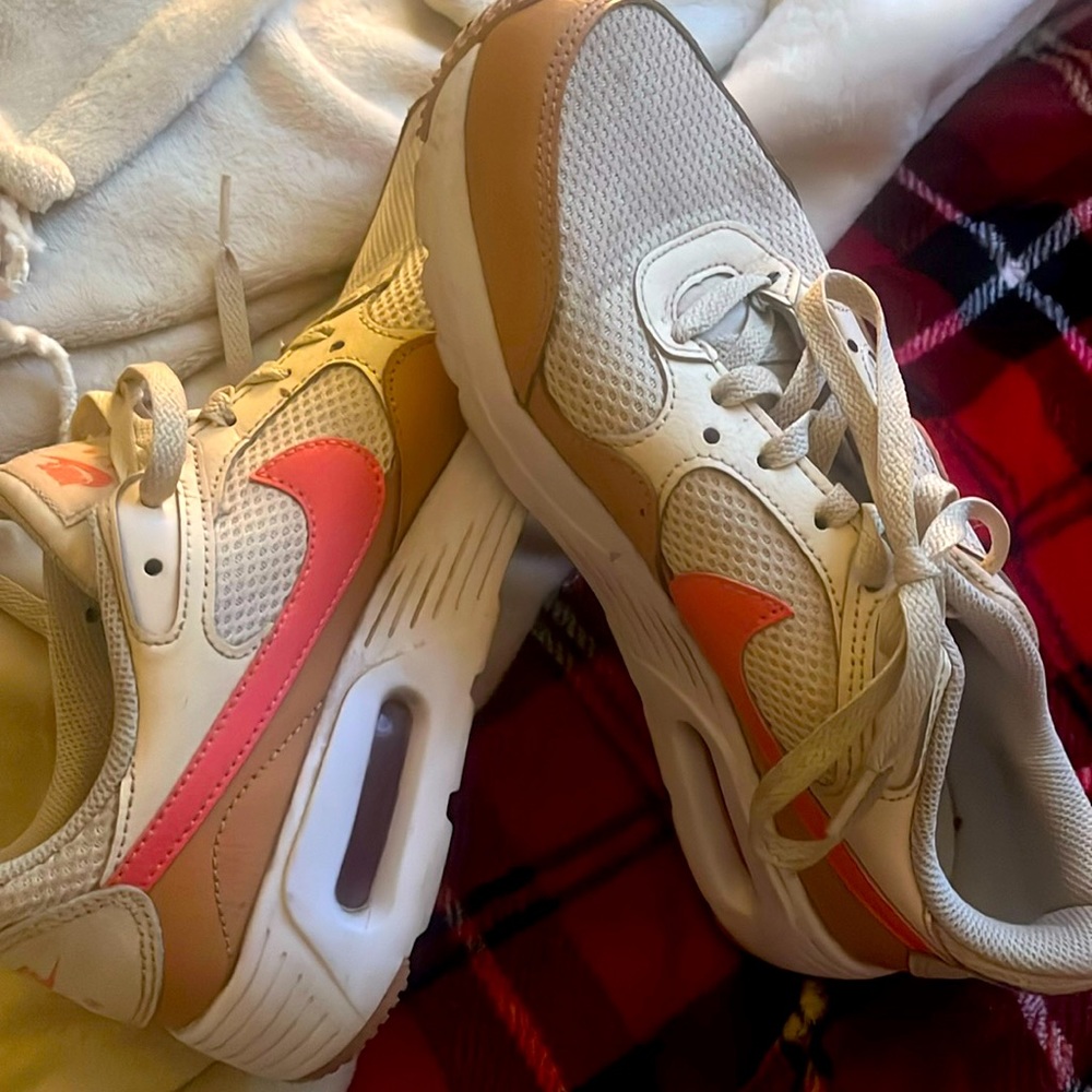 Comfortable in style Nike Air Max, size 8.5